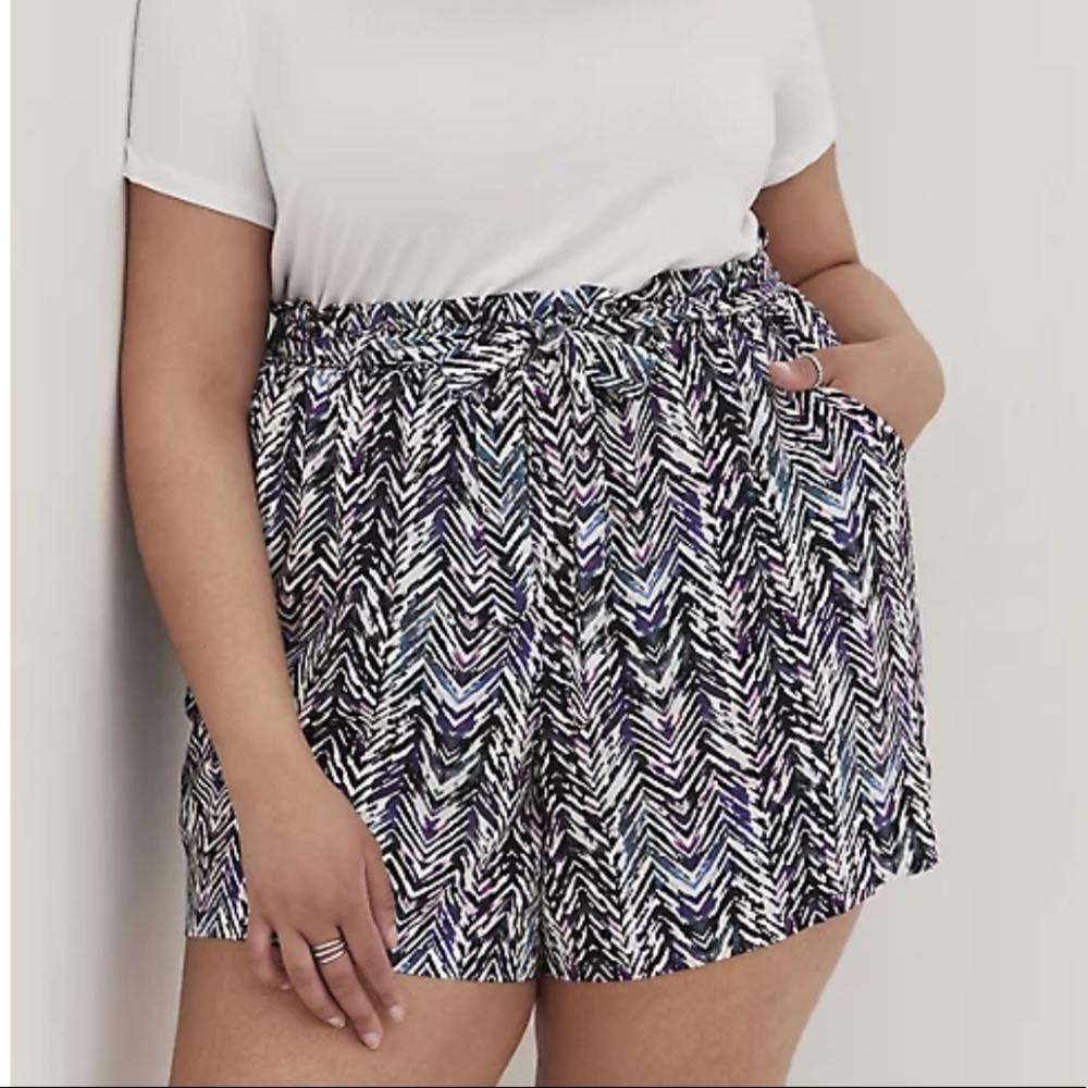 Torrid Size 2 PULL-ON STRETCH CHALLIS MID-RISE TIE-FRONT PAPERBAG WAIST SHORT